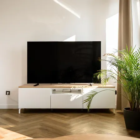 Airport Apartment Fuer 4 - Smart Tv - Kueche - Echarger Hamburg Exterior photo